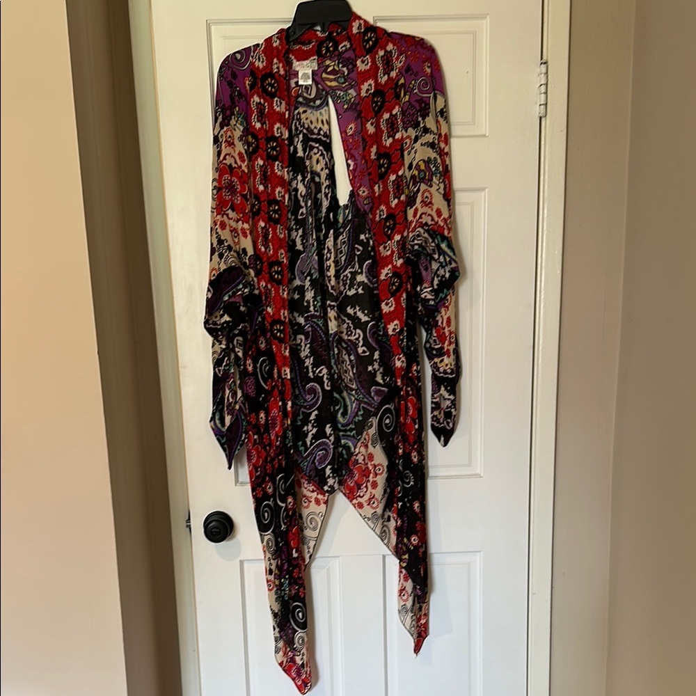 Free People - Bohemian Floral Kimono Wrap

Like new 
Gorgeous
OS